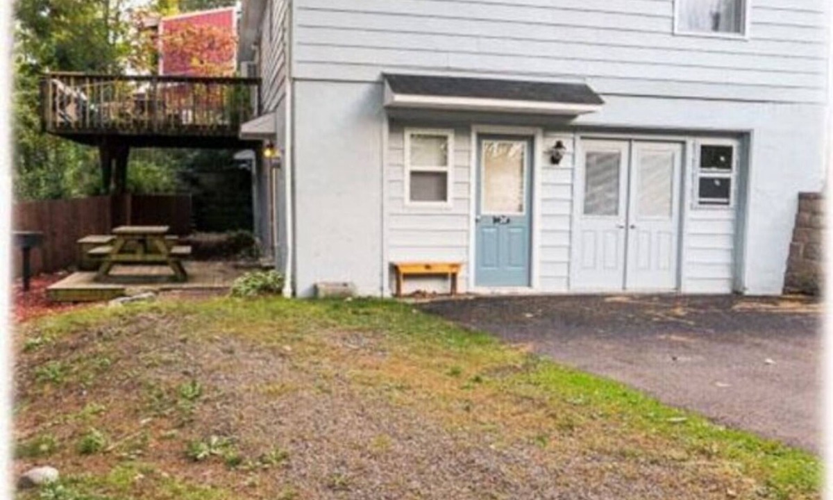 Cooperstown Apartment | 2 Bedroom Railroad layout