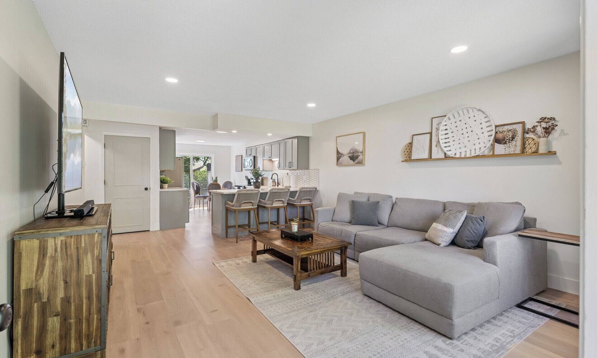 South St. Paul House | 2 Bedroom Saint Paul Home - Long Term Stays!