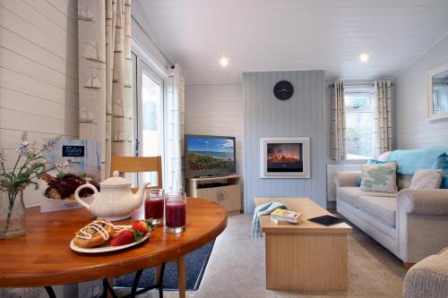 Milford on Sea Cabin | 2 Bedroom Select Lodge with Park Facilities