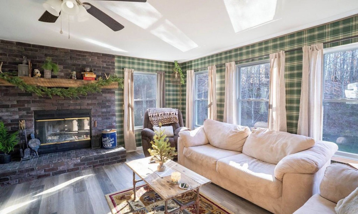 Fredericktown Cabin | 2 Bedroom Sleeps 8, Private Pond, Fire Pit & RV Sites