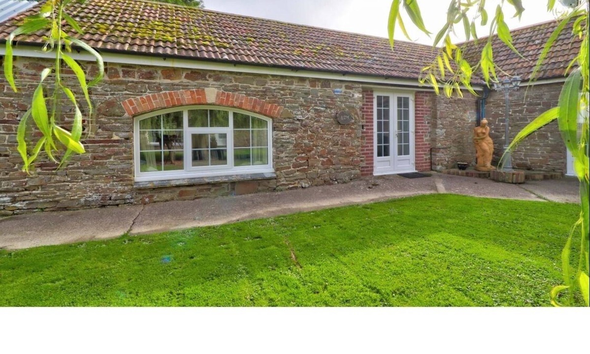 Westleigh Cottage | 2 bedroom stone built cottage.
