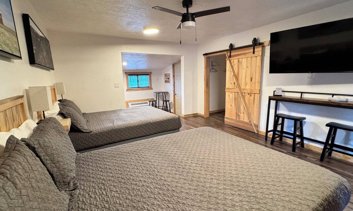 Cascade Hotel | 2 Bedroom Suite, Full Kitchen, Non-Smoking