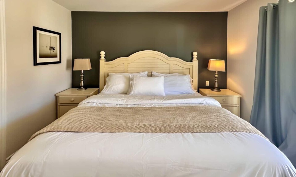 Collingwood House | 2 bedroom townhome Collingwood