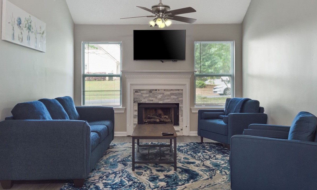 Kennesaw House | 2 Bedroom Townhome- Fire 🔥 Pit - New Renovation