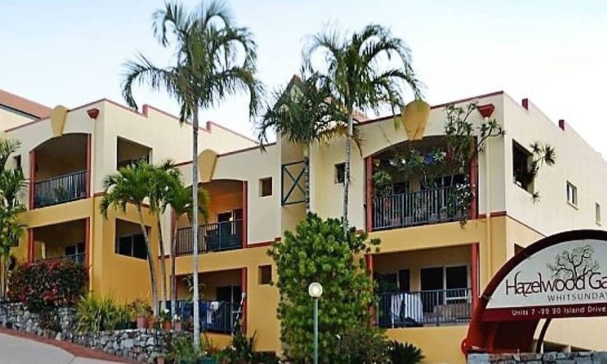 Cannonvale Apartment | 2 Bedroom unit colse to town Parking