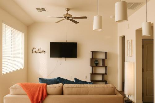 Phoenix Villa | 2 Bedroom Villa, Dog Park, Lake, WiFi, Laundry , Pool