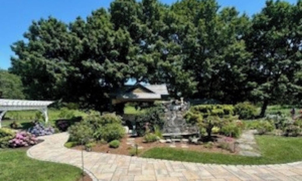 North Kingstown Cottage | 2 bedroom Water Front Cottage.