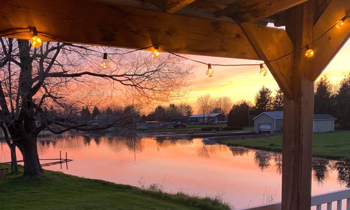 Martintown Cottage | 2 Bedroom Waterfront Cottage with boat docks
