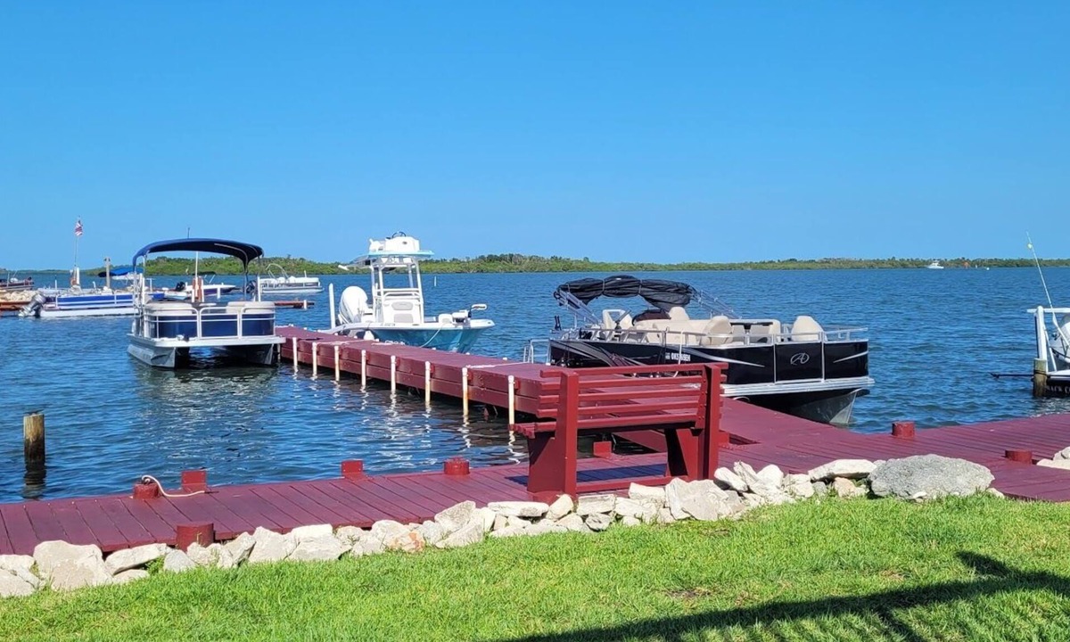 Oak Hill House | 2 BEDROOM WATERFRONT ON INTERCOASTAL WITH DOCK AND LAUNCH