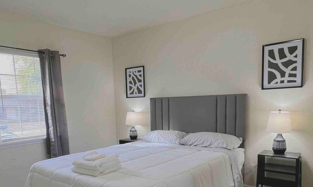 Central Oklahoma City Apartment | 2 bedroom with fenced yard near the ZOO
