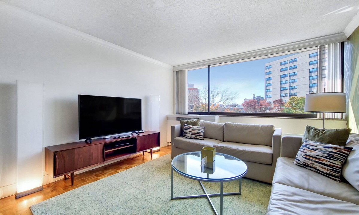 Fenway–Kenmore Apartment | 2 Bedroom with Luxury Amenities in Back Bay