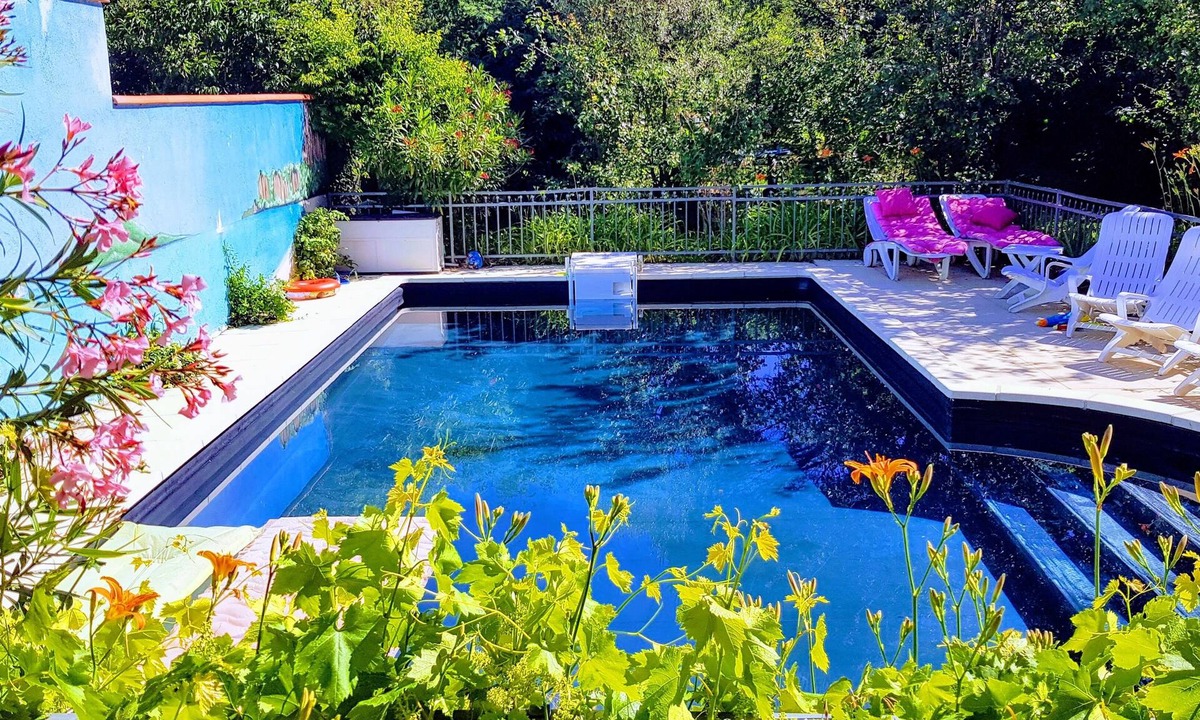 La Terrasse Bed & Breakfast | 2 bedrooms and bathroom, garden and pool