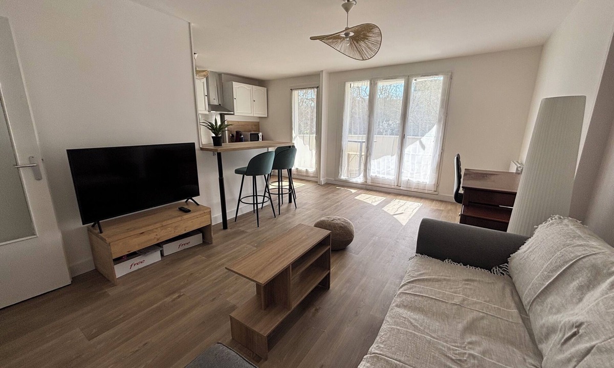 Rosny-sous-Bois Apartment | 2 bedrooms in a renovated apartment - Metro 11 and RER E stations