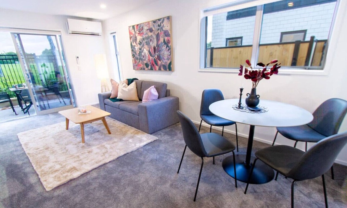 Upper Riccarton House | 2 Bedrooms Overlooking Park - Exquisite Views