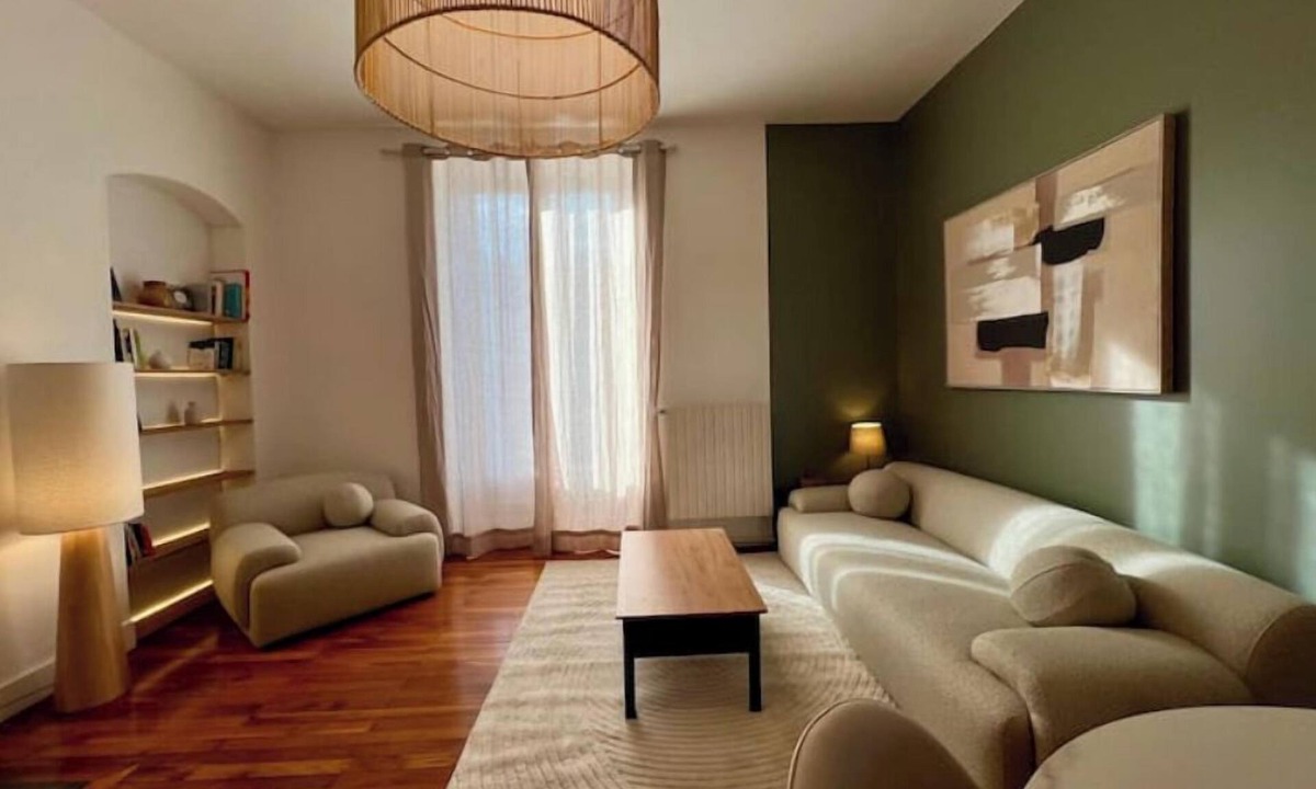 Grenoble City Centre Apartment | 2 bedrooms Private parking lot - Railway station 5 min away