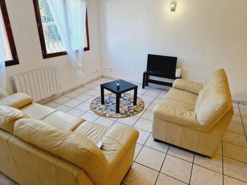 Maubeuge Apartment | 2 Bedrooms Private Parking Wifi TV