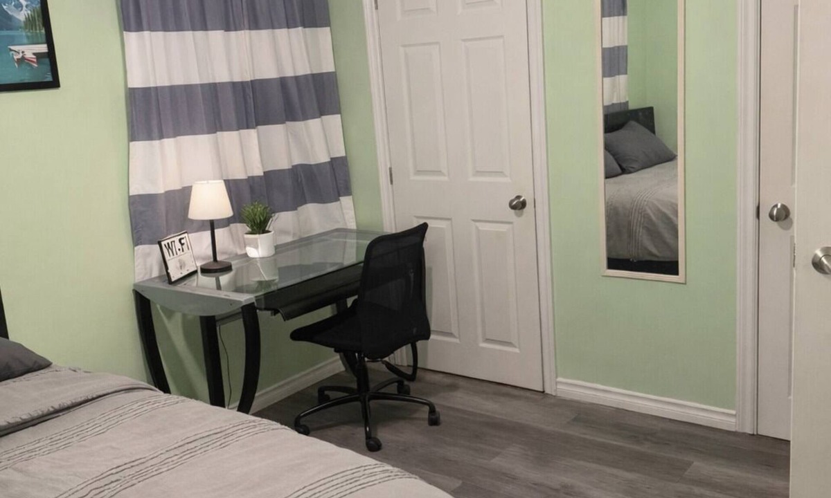 Brantford House | 2 Bedrooms Upper Level