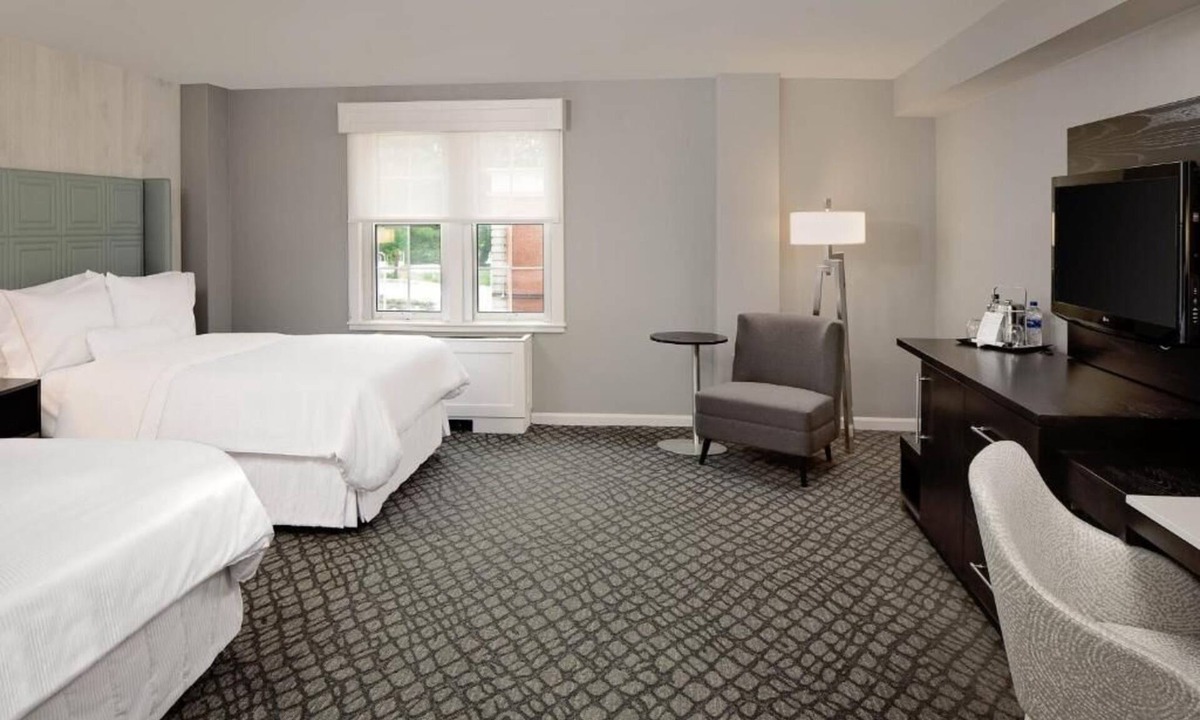 Morristown House | 2 Beds Hotel Room with Complimentary Parking & Wine Bar Access - Pets Allowed