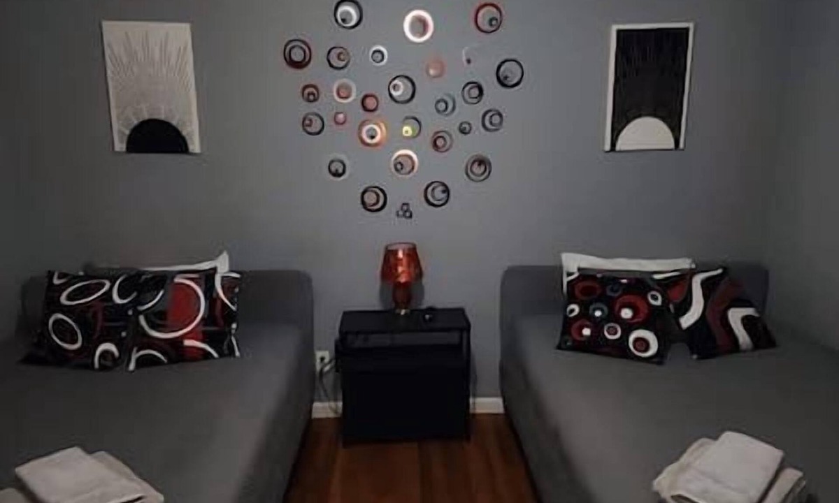 East Newark Apartment | 2 Beds Work + Study NYC+EWR Walk to Train