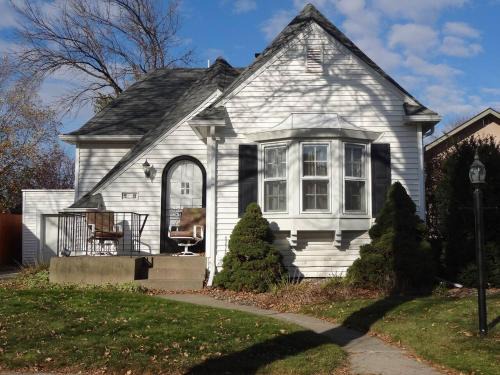Kutzky Park House | 2 Blks St Marys Main Fl Beds Bath CoveredByFaith