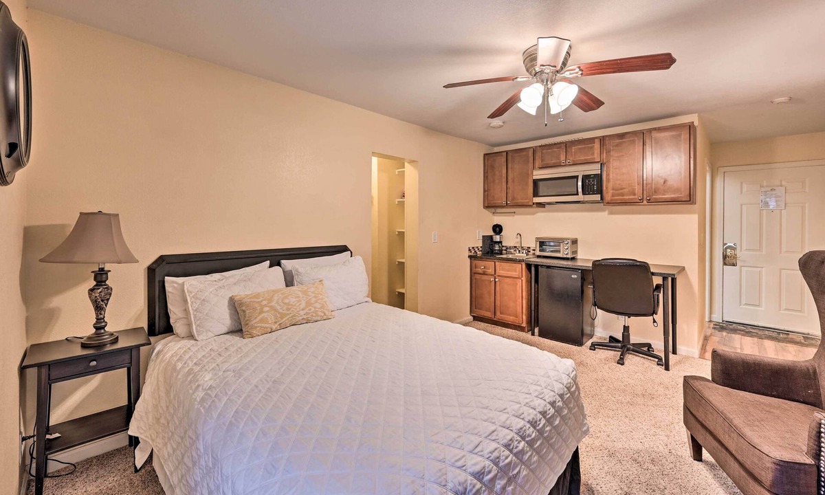 Greenwood Village Apartment | 2 Blocks to Light Rail: Denver Unit w/Kitchenette