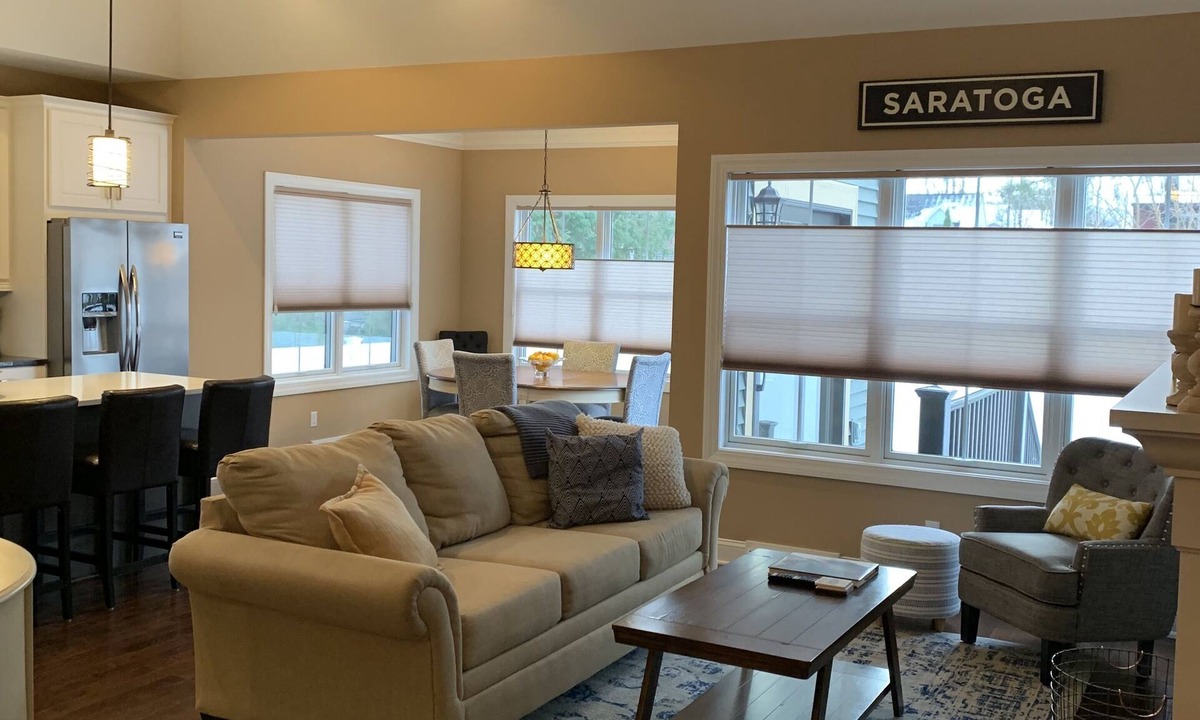 Saratoga Springs House | 2 Blocks to Saratoga Race Track!