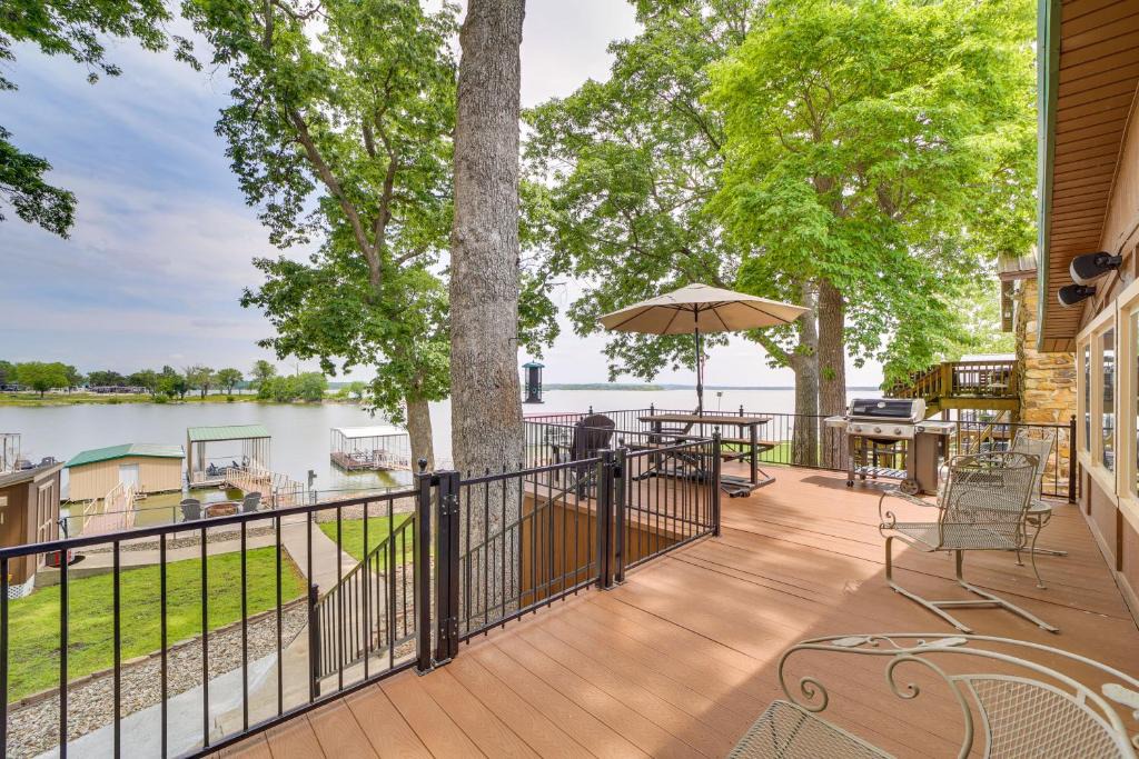 Grove House | 2 Boat Docks: Grand Lake Waterfront Home