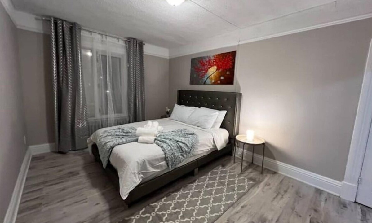 Winnipeg Apartment | 2 br/3 beds with free wifi, parking and much more