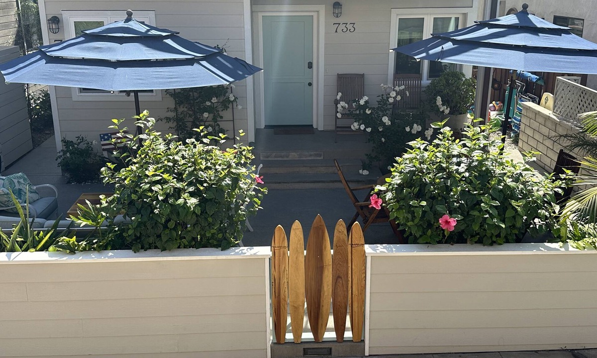 South Mission Beach Apartment | 2 BR Beach House with Parking only steps to South Mission Beach - Sleeps 5