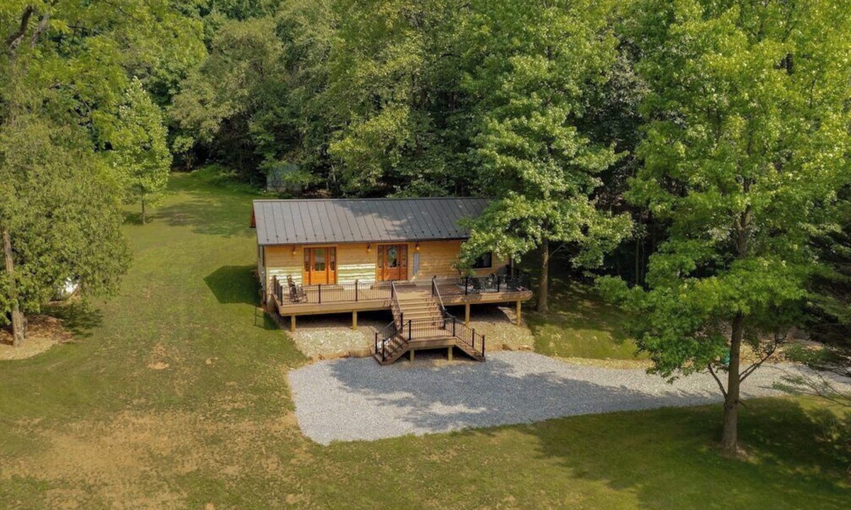 Sinking Spring Cabin | 2-BR Cabin with Outdoor Dining
