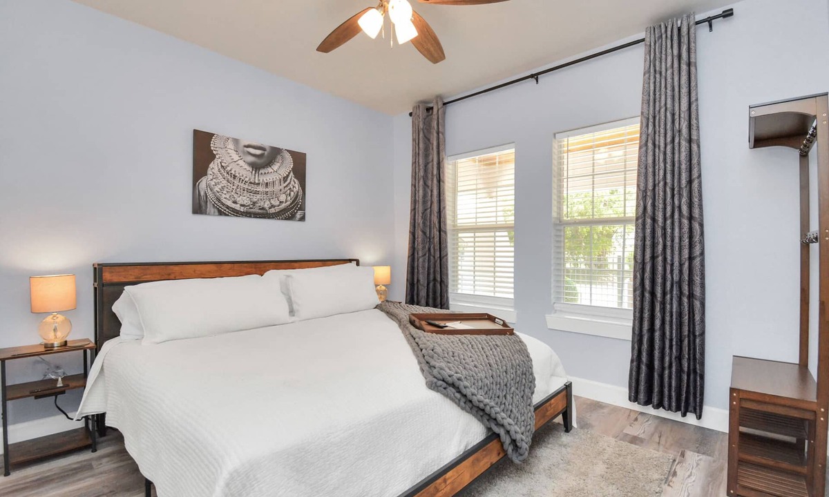South Central Houston House | 2 BR Cottage Midtown Downtown EADO