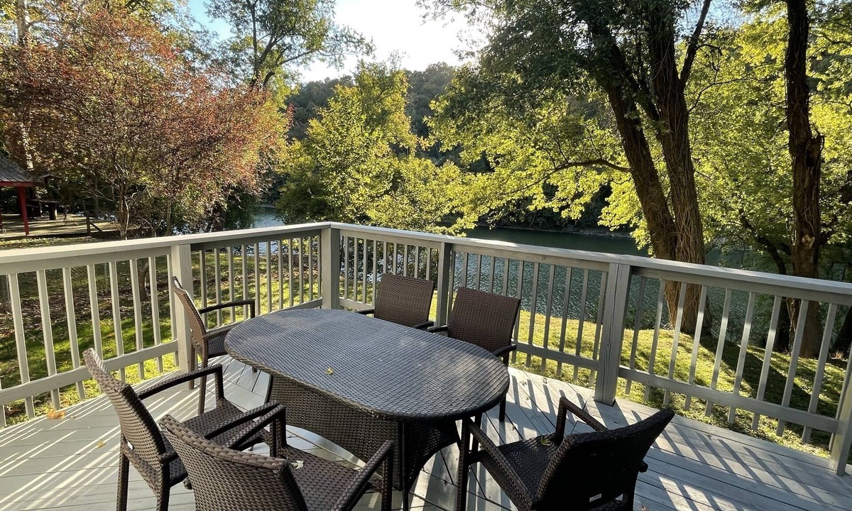 Frankfort Cottage | 2 BR Cottage on the River