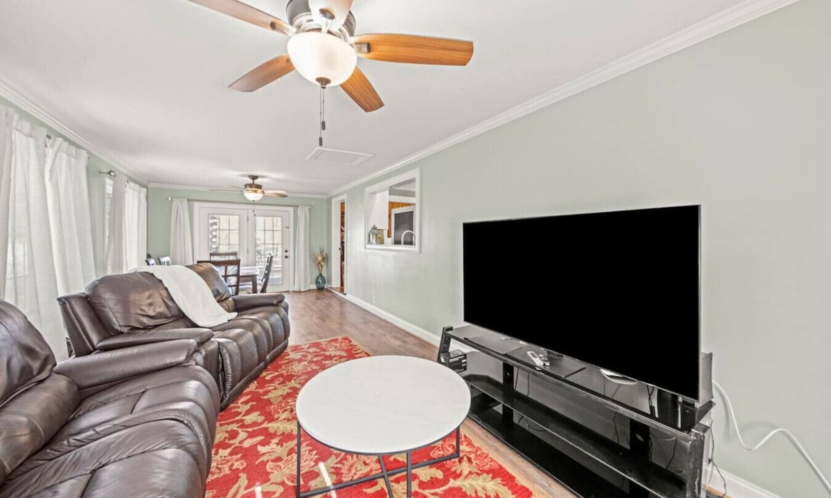 Belmont Historic District House | 2-BR Cozy Belmont Getaway —Fire Pit — River District