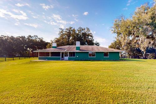 Micanopy House | 2 BR Duplex with Full Kitchen and Lake View