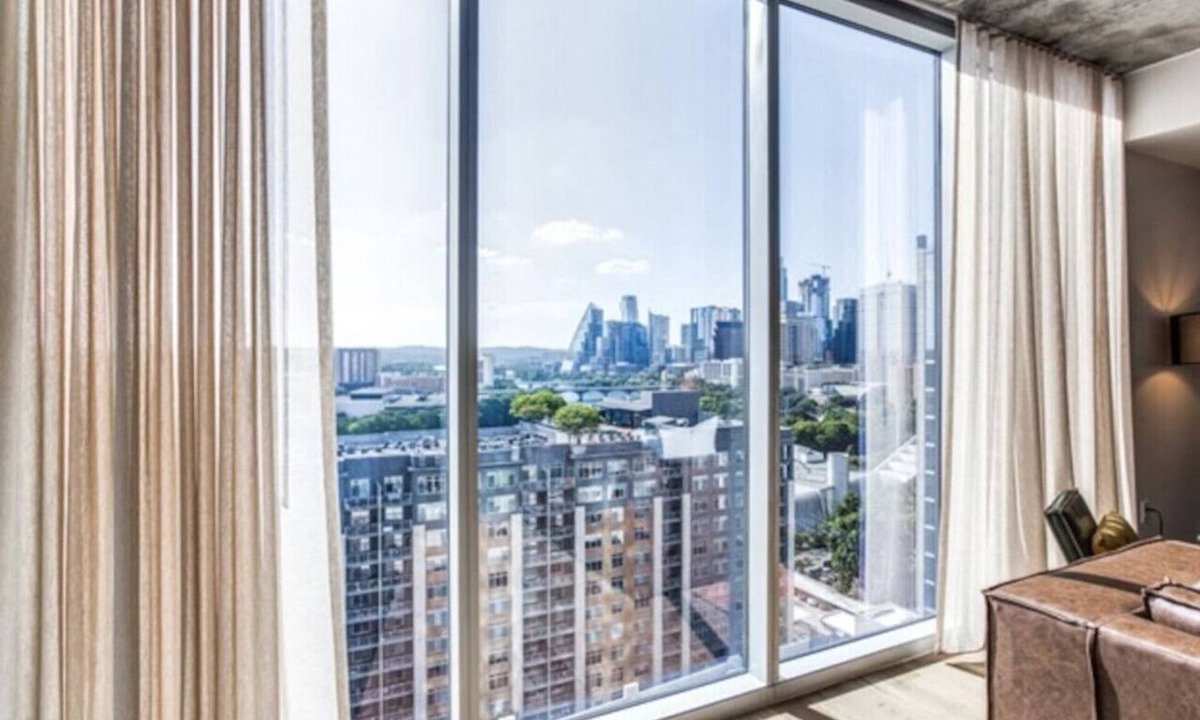 Rainey Street Historic District Apartment | 2 BR Lux Panoramic View | Rainey