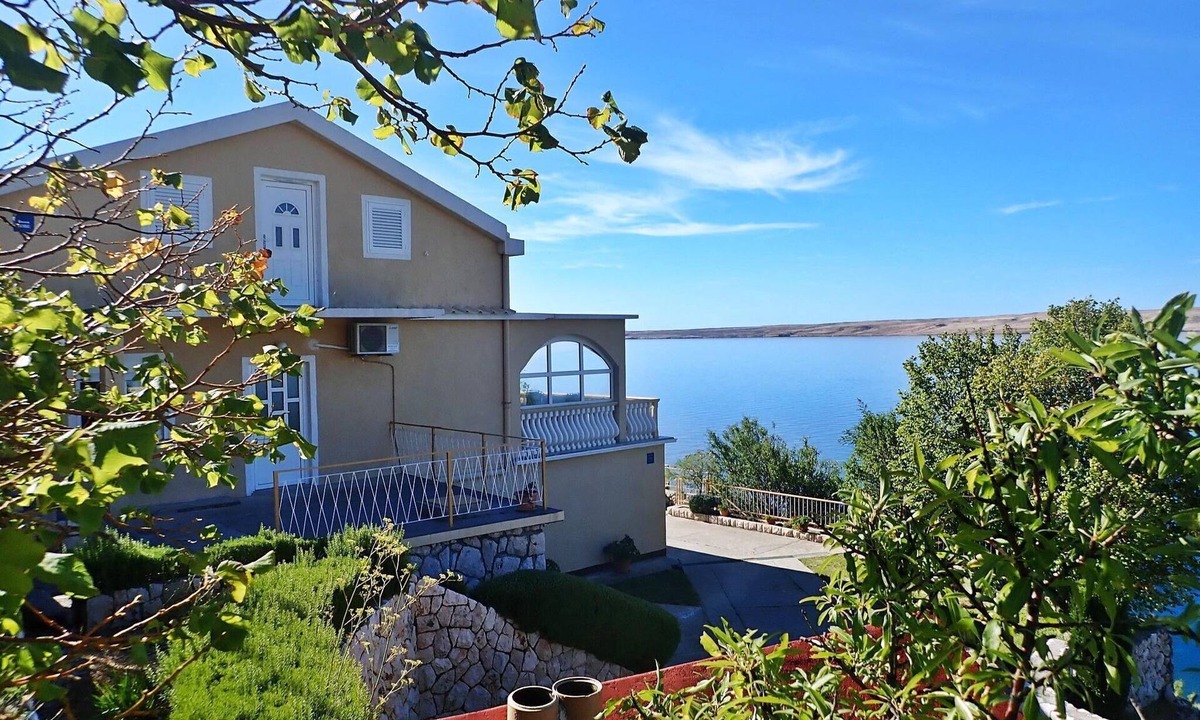 Baric Draga Apartment | 2-BR Seaview Apartment in Barić Draga
