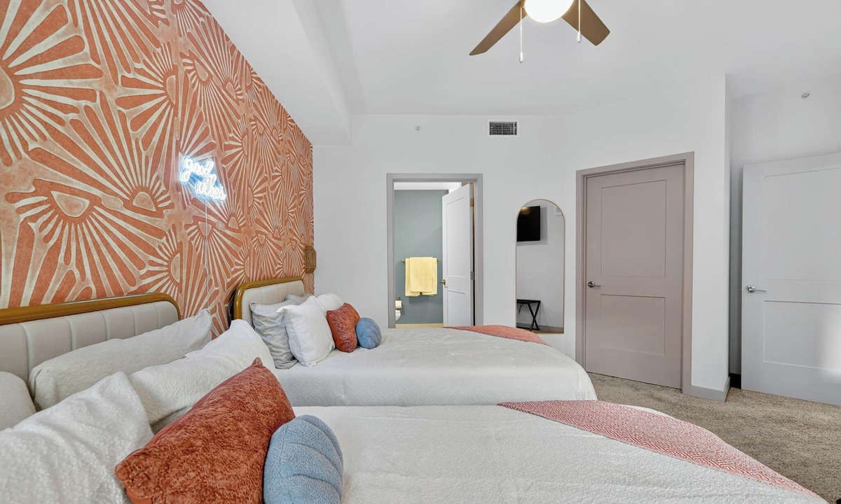 Downtown Jacksonville Apartment | 2 BR suite w/game room and amenities