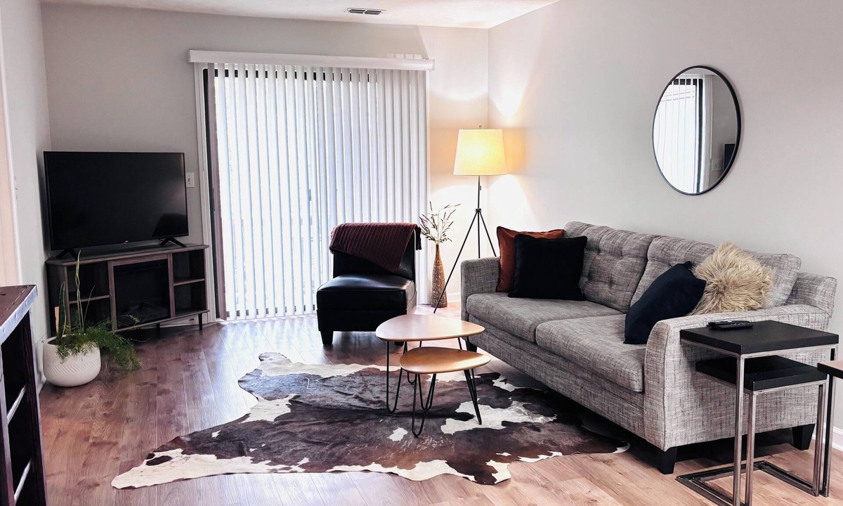 Hendersonville Condo | 2 BR/Walk Downtown/Local Brews