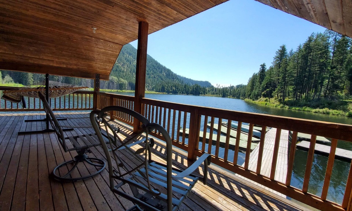 Chewelah Cabin | 2 cabins private lake front