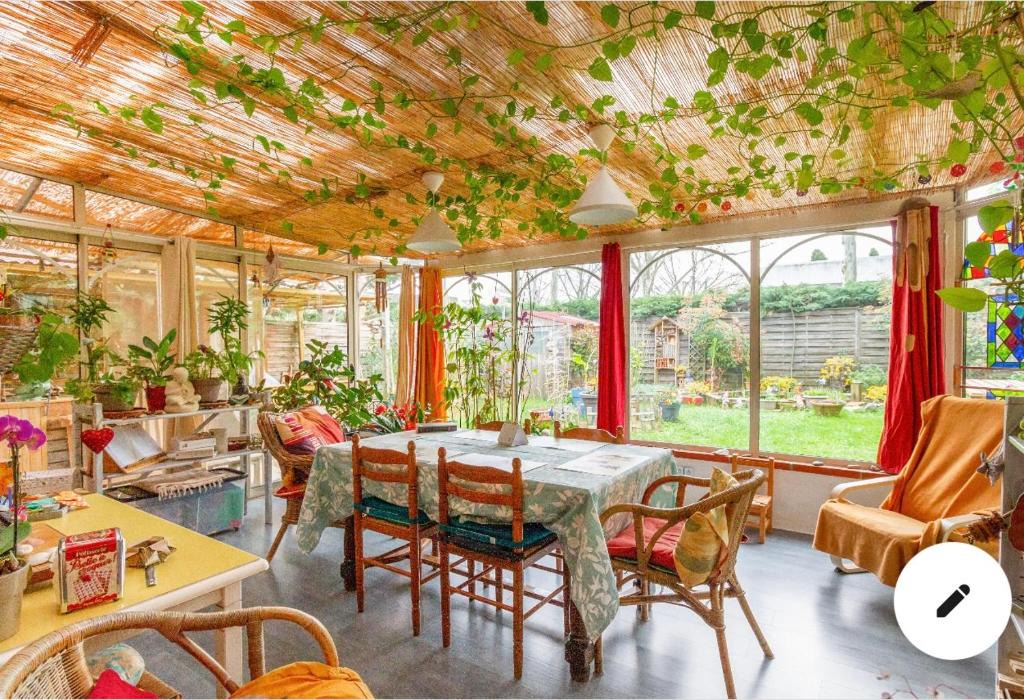 Blagnac Bed & Breakfast | 2 CHAMBRES B&B PRÈS DE L'AÉROPORT ET DU MEETT