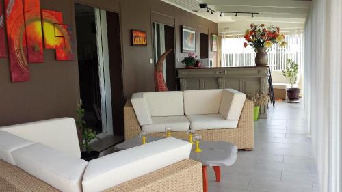 Tourville-sur-Arques House | 2 chambres privées dans un jardin d'hiver, garage voiture, vélos, motos