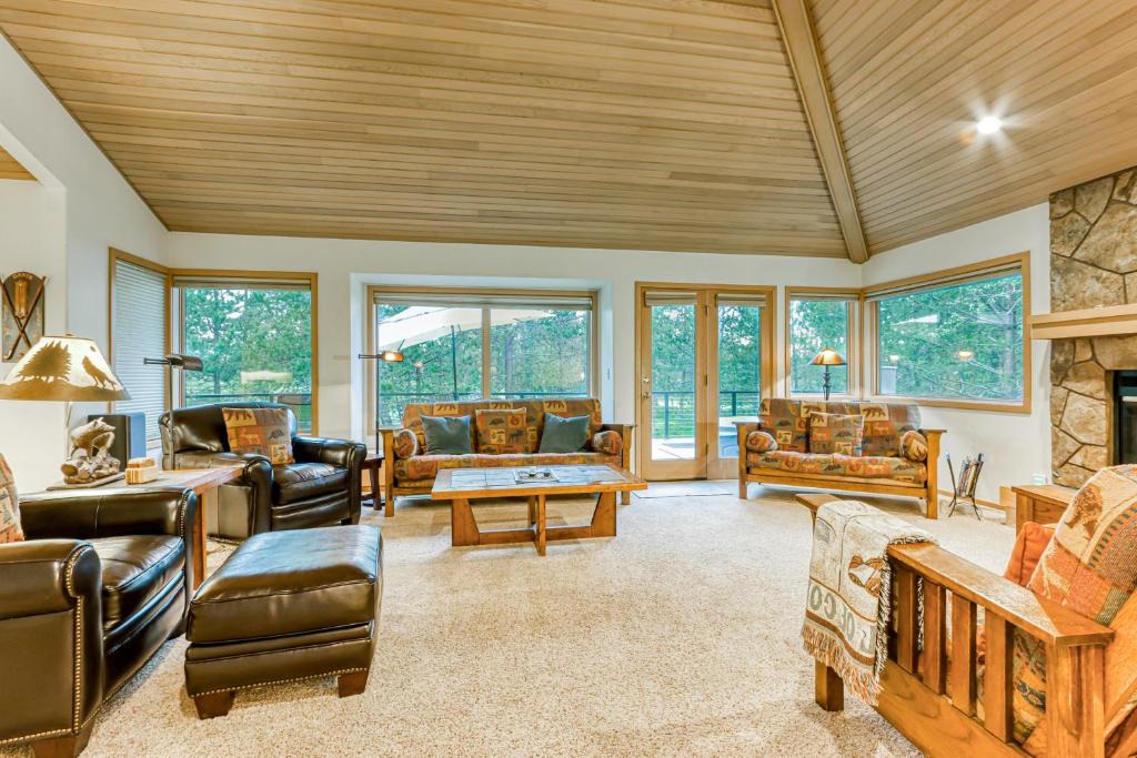 Sunriver House | 2 Cherrywood