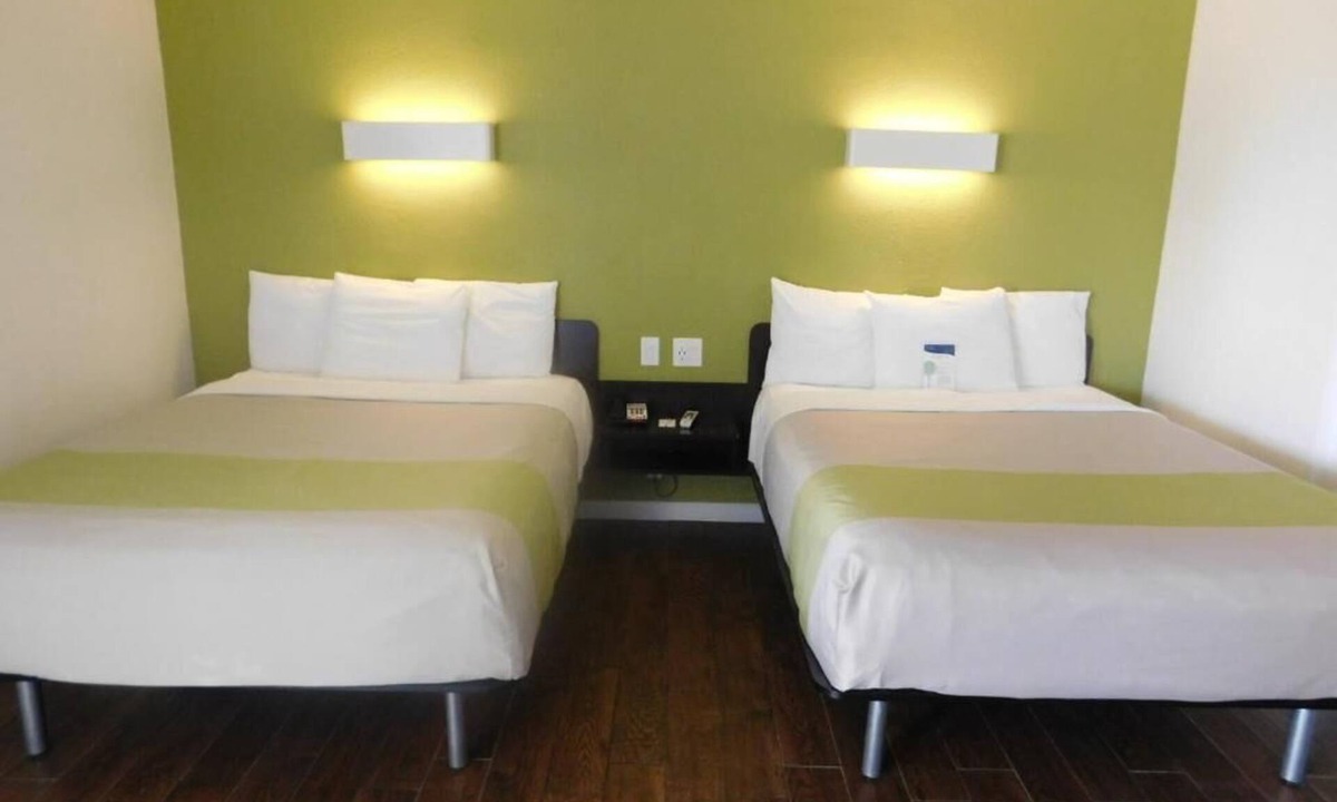 Munras Avenue Hotel | 2 Classic Queens Near Downtown Monterey