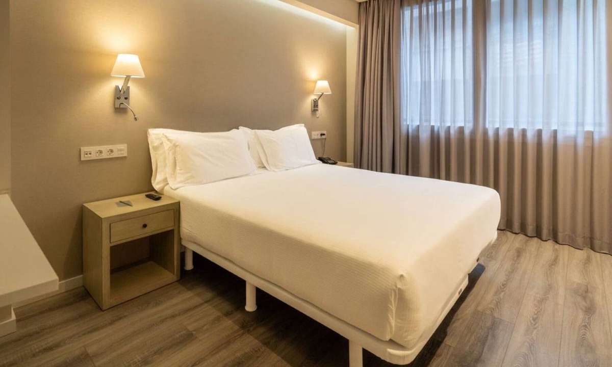 Castanos Hotel | 2 Comfortable Apartments w/Balcony for Pet-Friendly Bilbao Getaways