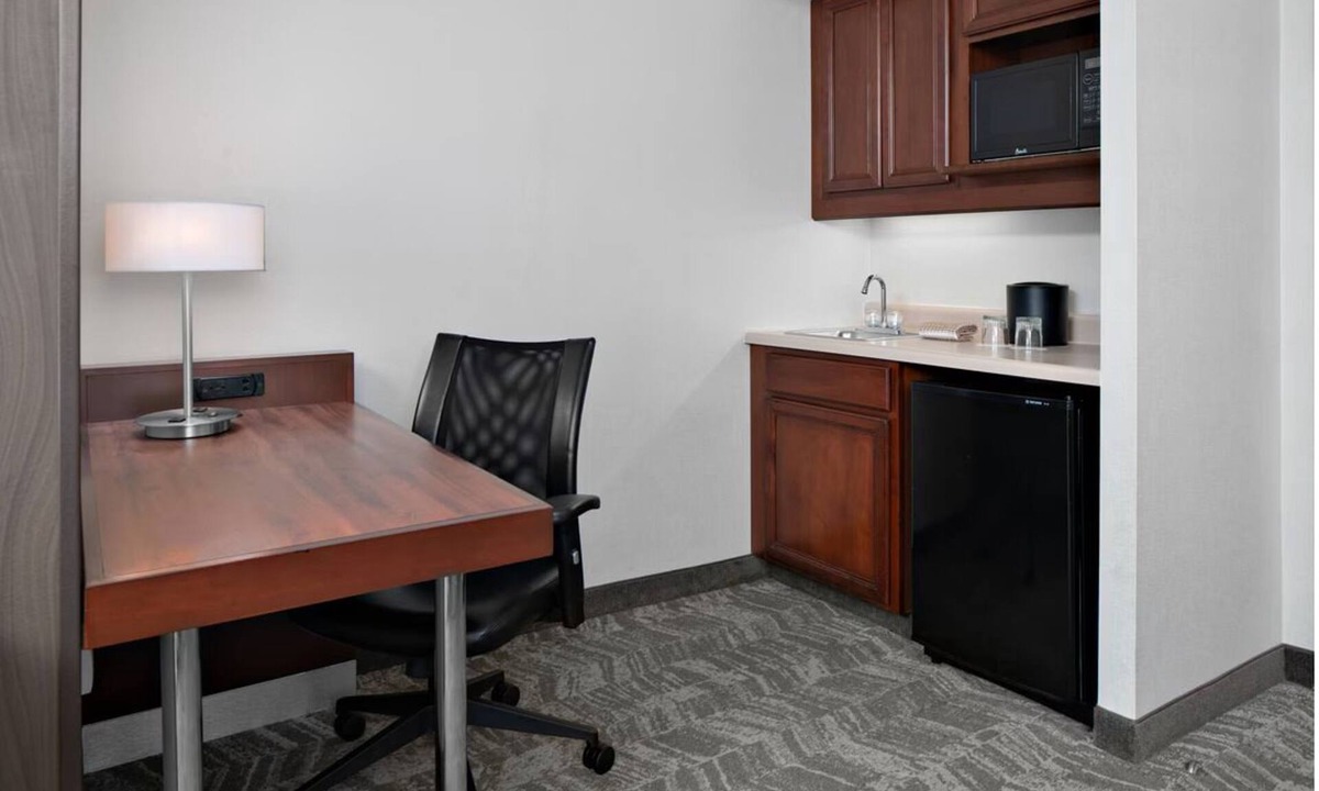 Norwood Park Hotel | 2 Comfortable Suites Perfect for Families & Groups