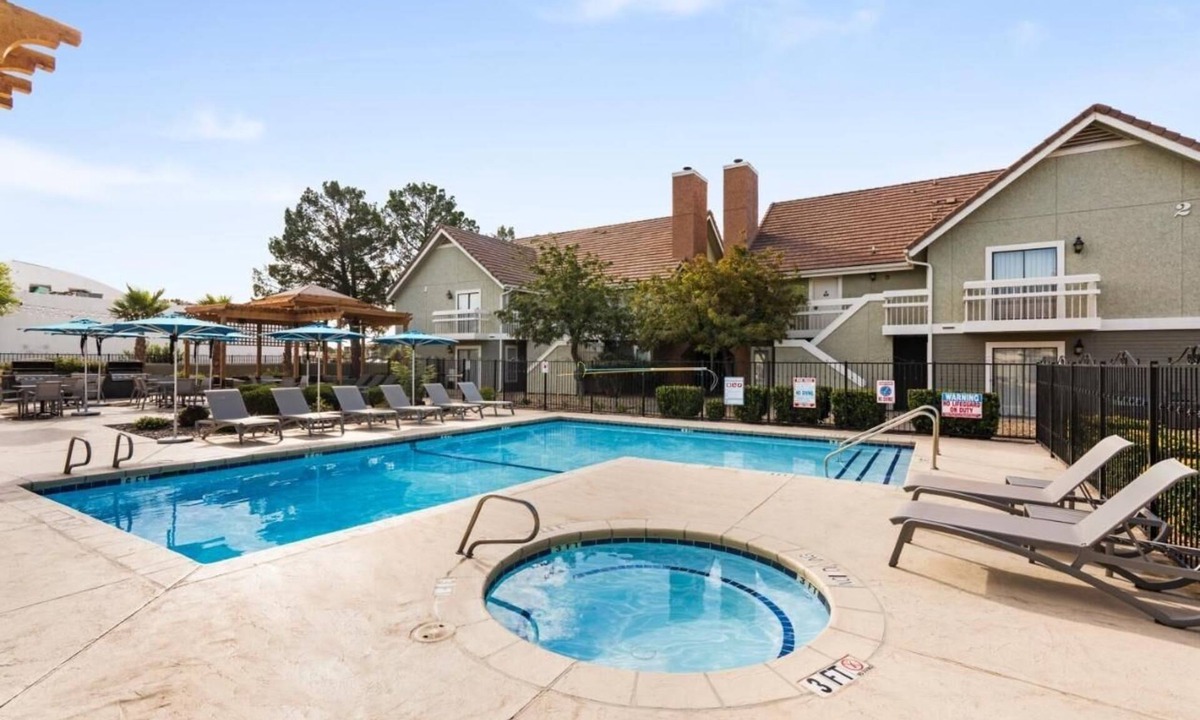 Biggs Field Hotel | 2 Comfortable Units – Pool, Kitchenette & Free Breakfast