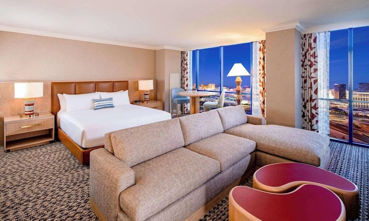 Las Vegas Hotel | 2 Connecting Suites at a 4⭐️ Hotel