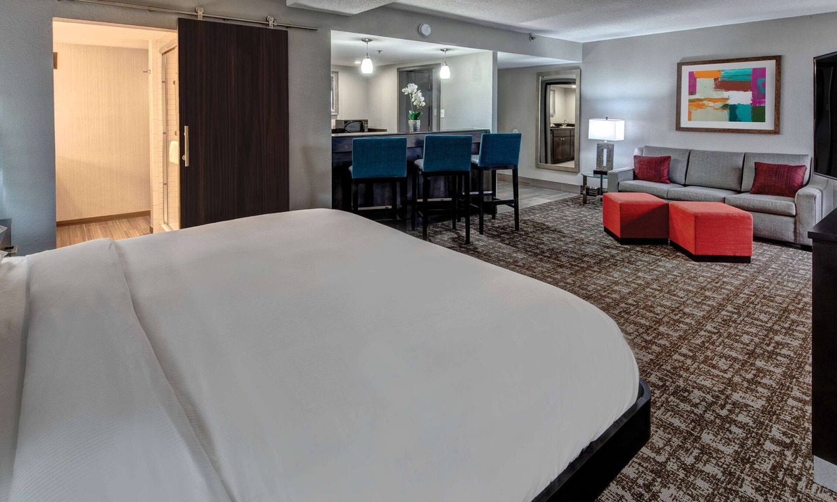 Jackson House | 2 Connecting Suites at a 4⭐️ Hotel