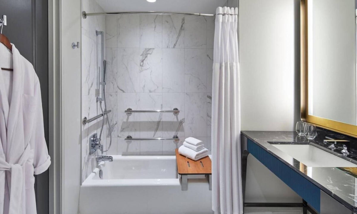 Downtown Orlando Hotel | 2 Connecting Suites at a 4.5⭐️ Hotel