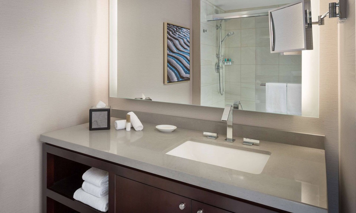 Burlingame Hotel | 2 Connecting Suites at a 4⭐️ Hotel